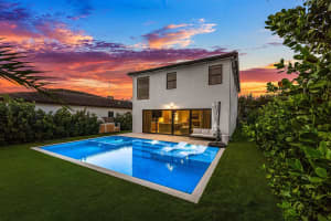 312 Ne 210th Way, Miami