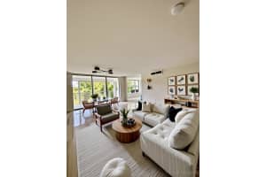 3960 Oaks Clubhouse Dr Drive 401, Pompano Beach