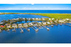 4230 Ne Joes Point Road, Stuart