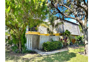 194 Lake Arbor Dr 1, Palm Springs