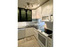 2616 N Garden Drive 204, Lake Worth