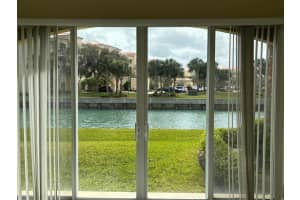 5 Harbour Isle Drive E 103, Fort Pierce