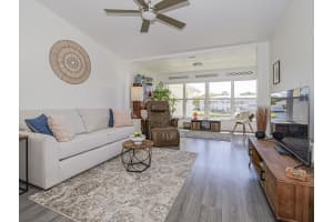 675 W Lake Jasmine Circle 206, Vero Beach