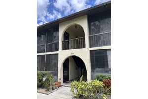 304 Knotty Pine Circle B-2, Greenacres