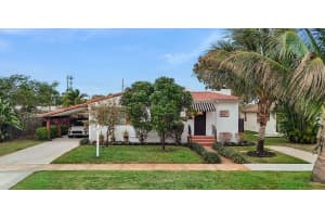 525 Evergreen Drive, Lake Park