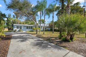 2585 Lorraine Court, North Palm Beach
