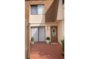 715 W Ocean Avenue, Lantana