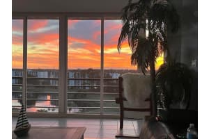 3465 Via Poinciana 803, Lake Worth