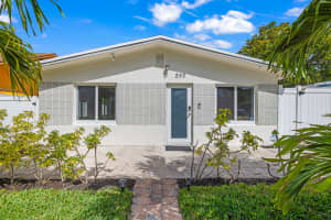 253 Sw 2nd Court, Deerfield Beach