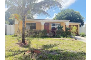 520 Seagrape Road N, Lantana