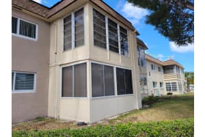 700 Lori Drive 203, Palm Springs