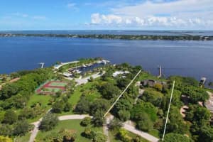 231 Se Harbor Point Drive, Stuart