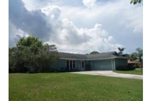704 Sw Woodside Drive, Palm City